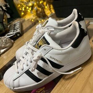 Adidas superstar women’s size 8.5